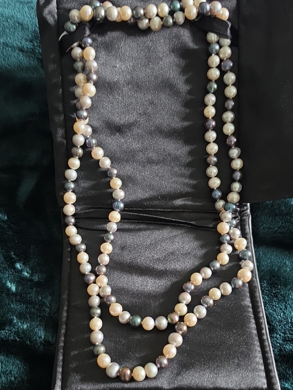 Classic Multi-Strand Pearl Necklace - Cream & Gray